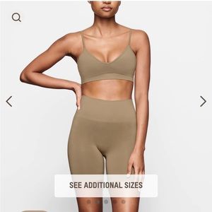 ✨NWT✨ SKIMS SOFT SMOOTHING BRALETTE